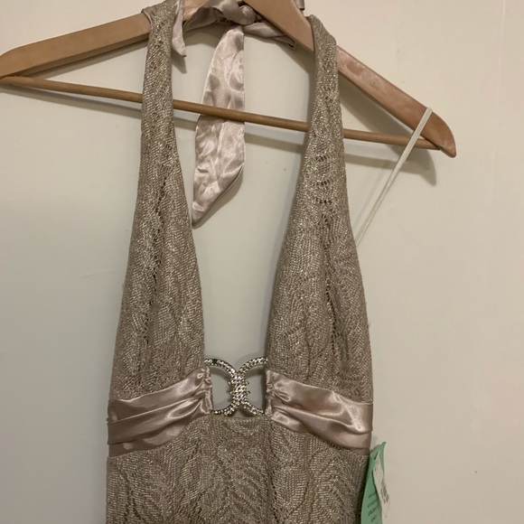 Floor length gold gown - Picture 5 of 5